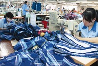 Xuất khẩu dệt may vượt 1 tỷ USD
